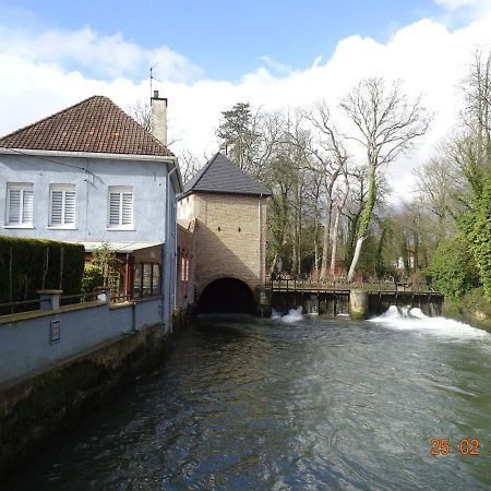 Une Nuit Pres De L Eau Hallines Exterior foto