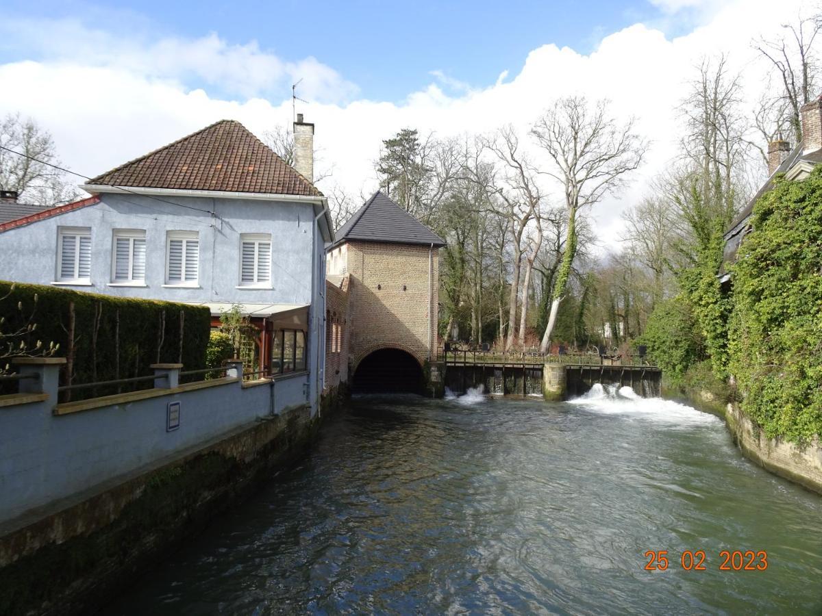 Une Nuit Pres De L Eau Hallines Exterior foto